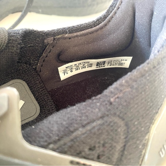 Adidas Ultraboost- worn once - Picture 9 of 15